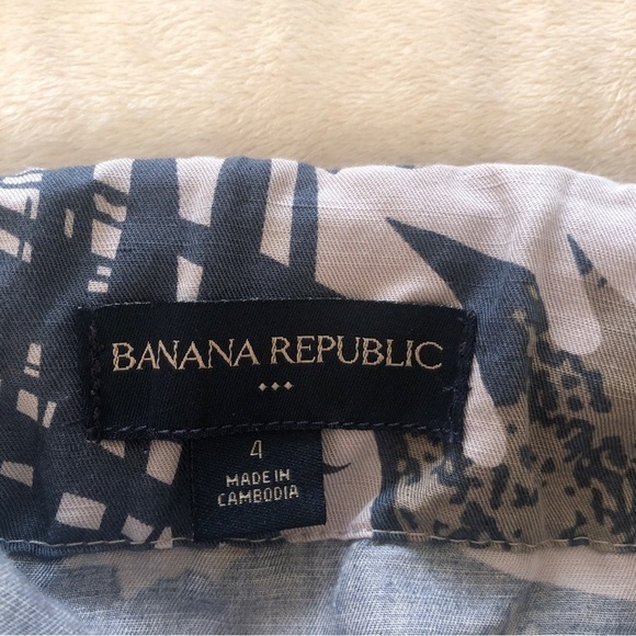 Banana Republic. Skirt. Gray, Blue, Purple leaf pattern. Size 4 - Picture 6 of 6